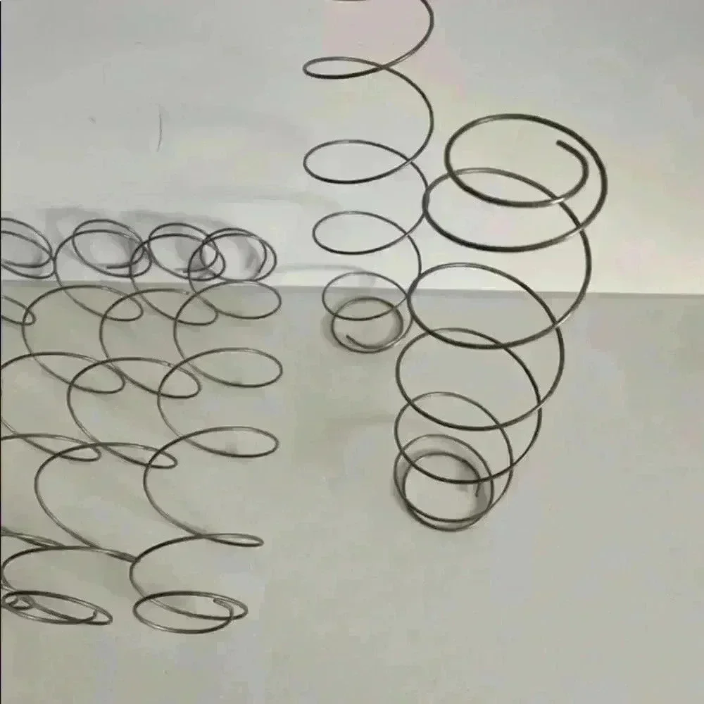 Upholstery Springs for crafts or gardens - Picture 4 of 12